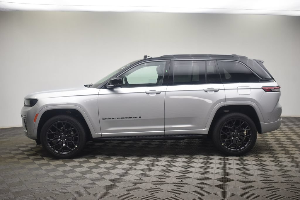 New 2026 Jeep Grand Cherokee Summit w/ Obsidian Package AWD/4WD image 13
