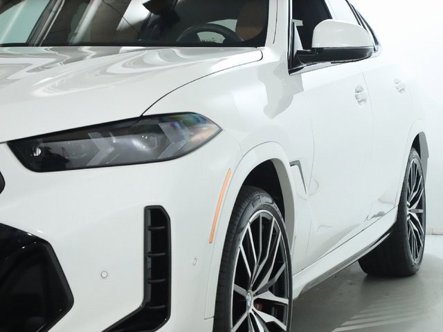 Used 2026 BMW X6 xDrive40i w/ Premium Package image 4