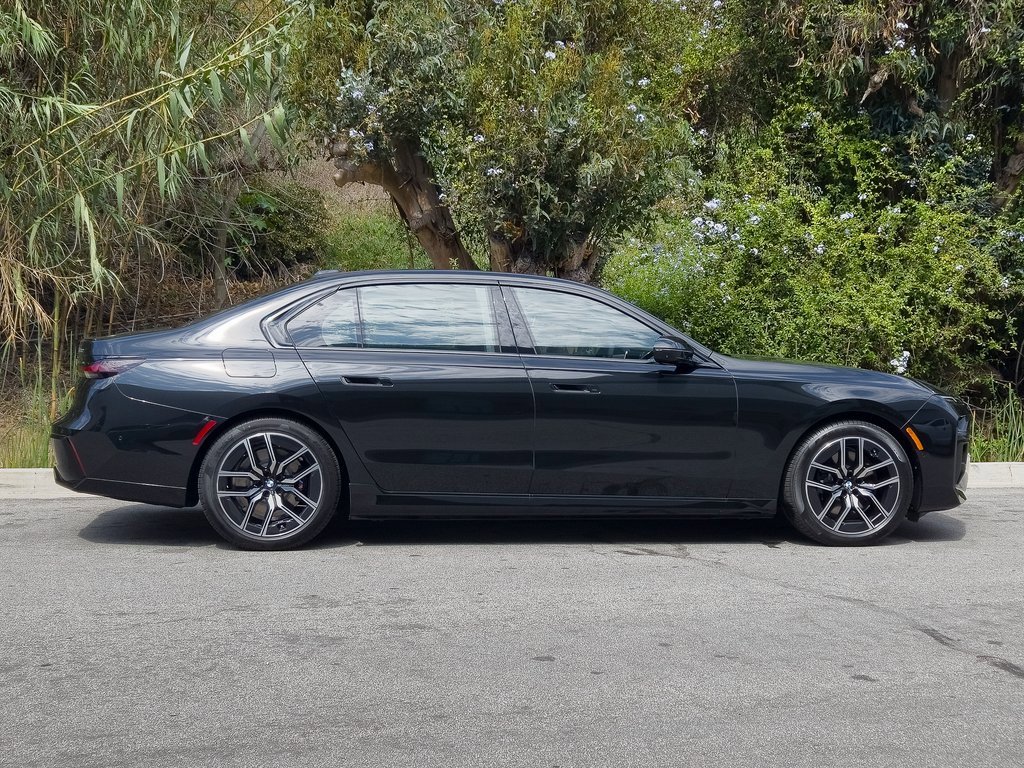 New 2026 BMW 750e xDrive w/ Premium Package image 4