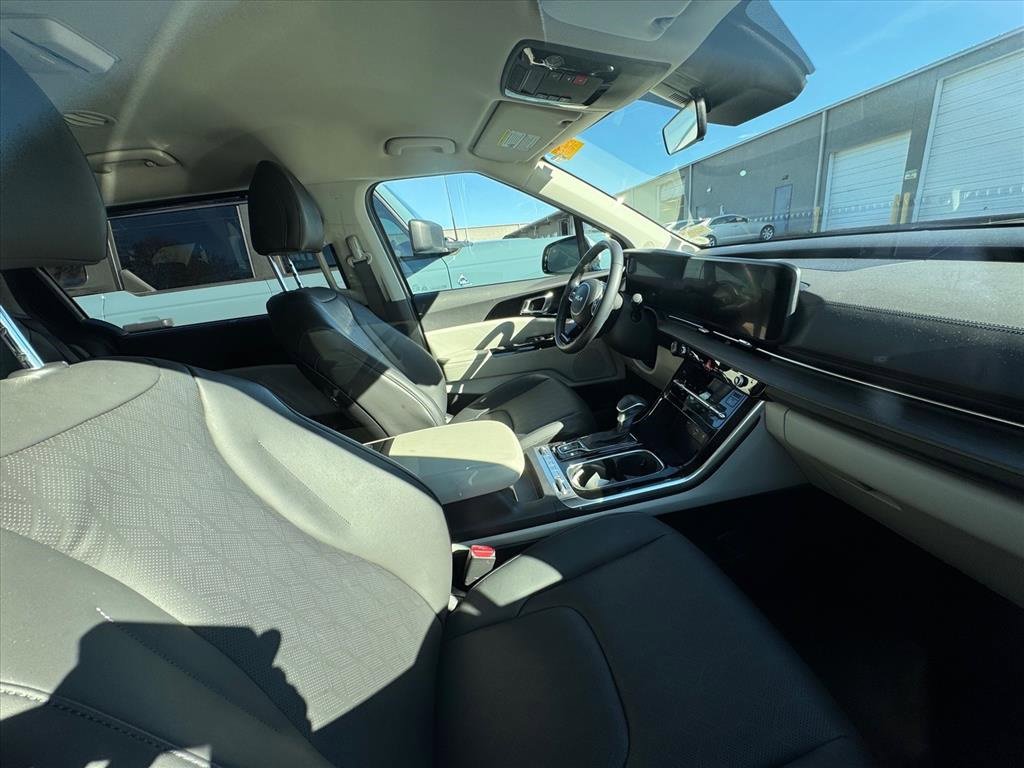 Certified 2024 Kia Carnival SX image 2