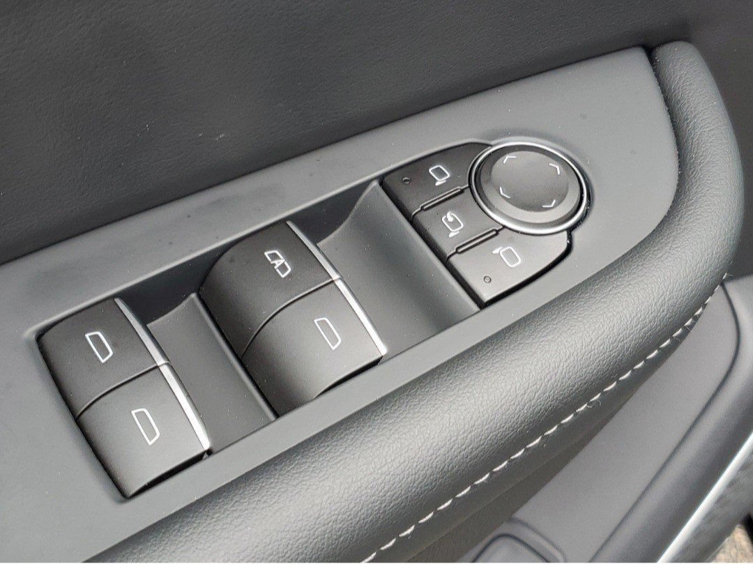 Used 2025 Buick Enclave Sport Touring w/ Power Package FWD image 19
