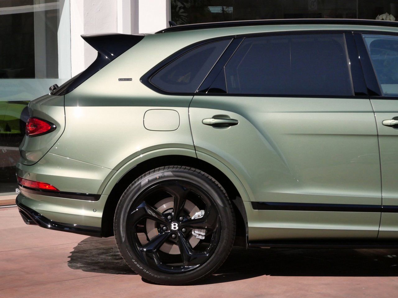 Used 2025 Bentley Bentayga AWD/4WD image 9