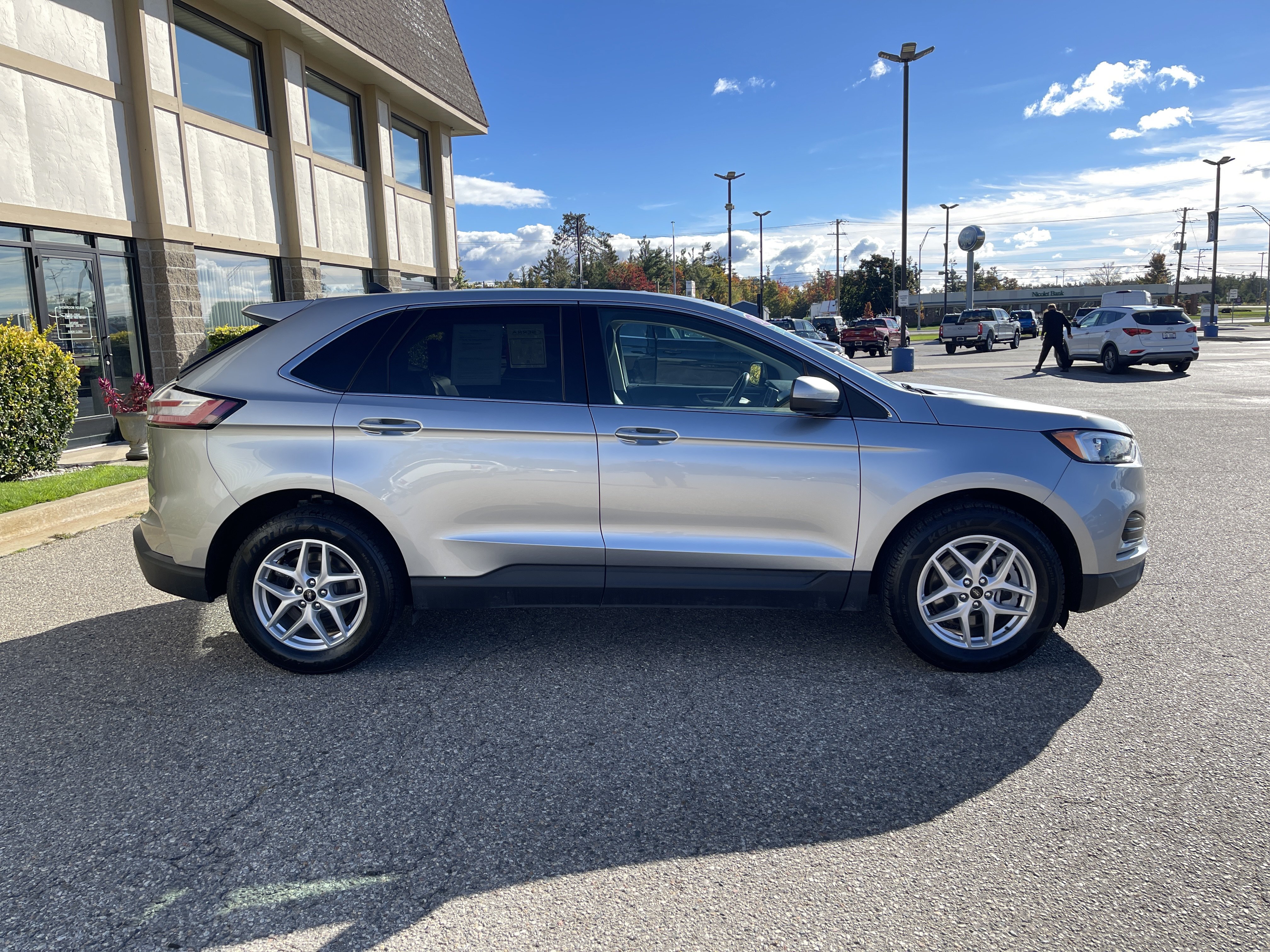 Used 2024 Ford Edge SEL AWD/4WD image 2