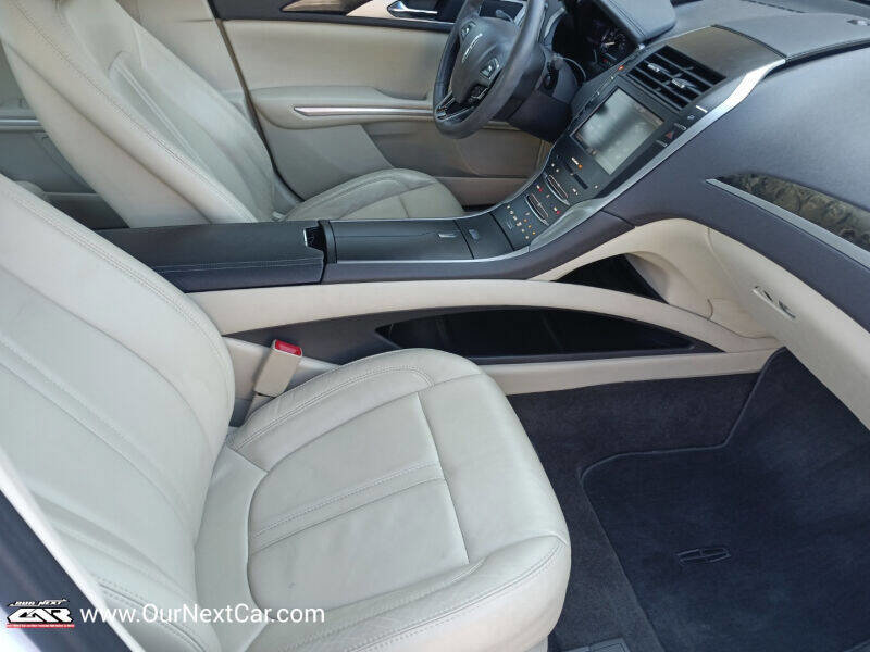 Used 2013 Lincoln MKZ Hybrid image 3