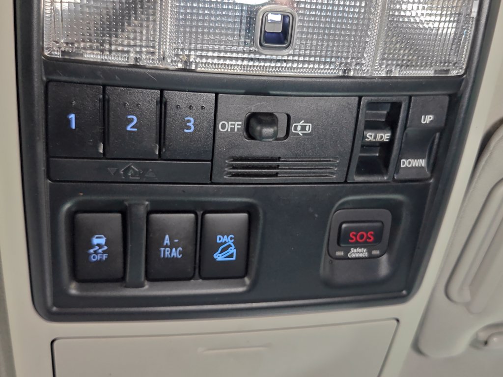 Used 2018 Toyota 4Runner Limited AWD/4WD image 12