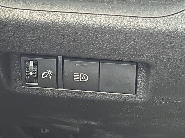 Used 2025 Toyota RAV4 LE image 25