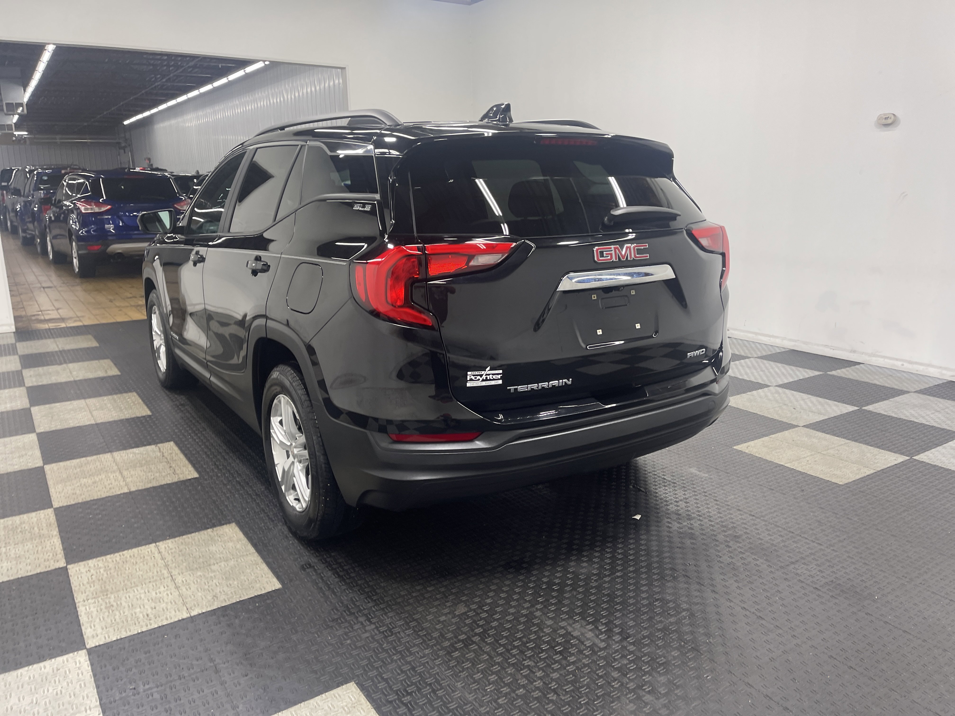 Used 2021 GMC Terrain SLE w/ Driver Convenience Package image 2