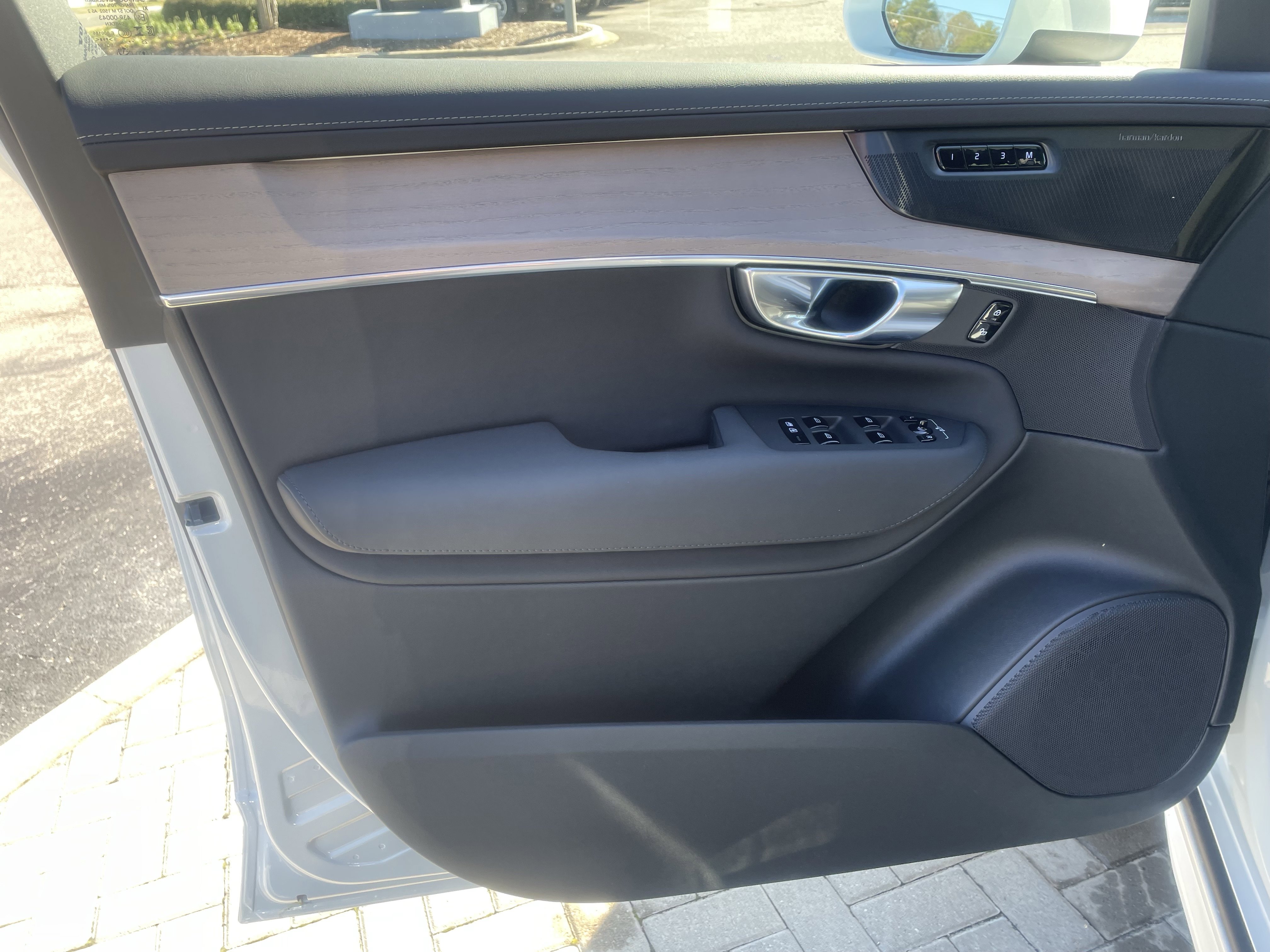 New 2026 Volvo XC90 B6 Plus w/ Protection Package Premier image 14