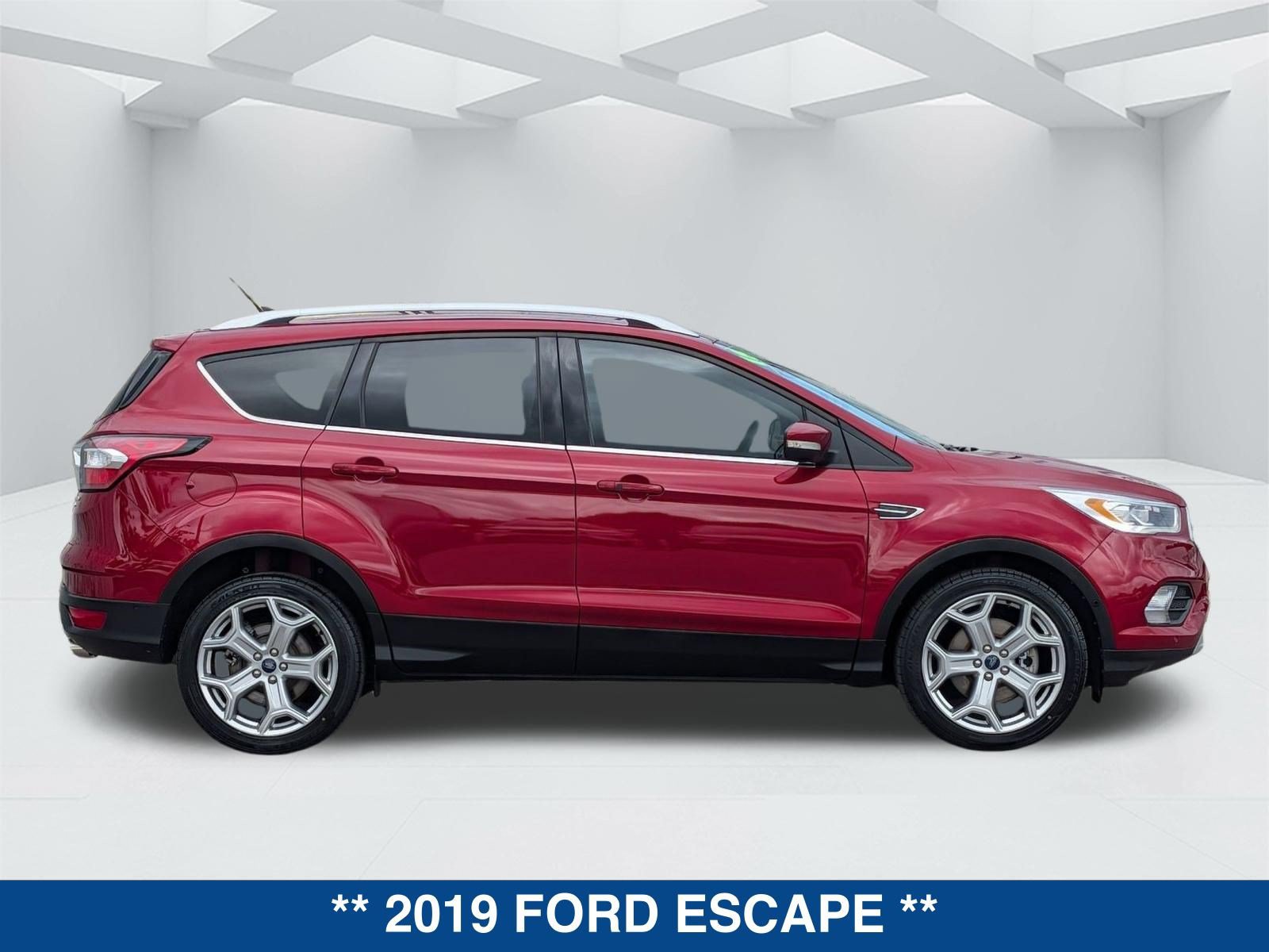 Used 2019 Ford Escape Titanium w/ U9j03 - Titanium Tow Package AWD/4WD video 3