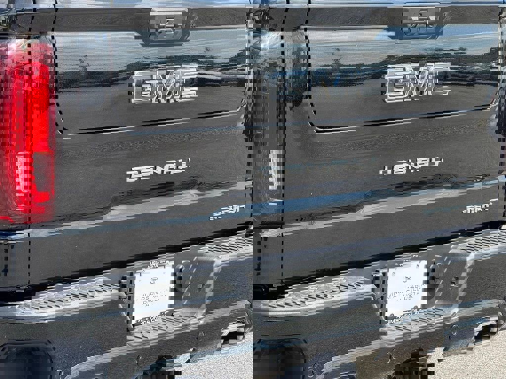 Used 2025 GMC Sierra 1500 Denali Ultimate image 10