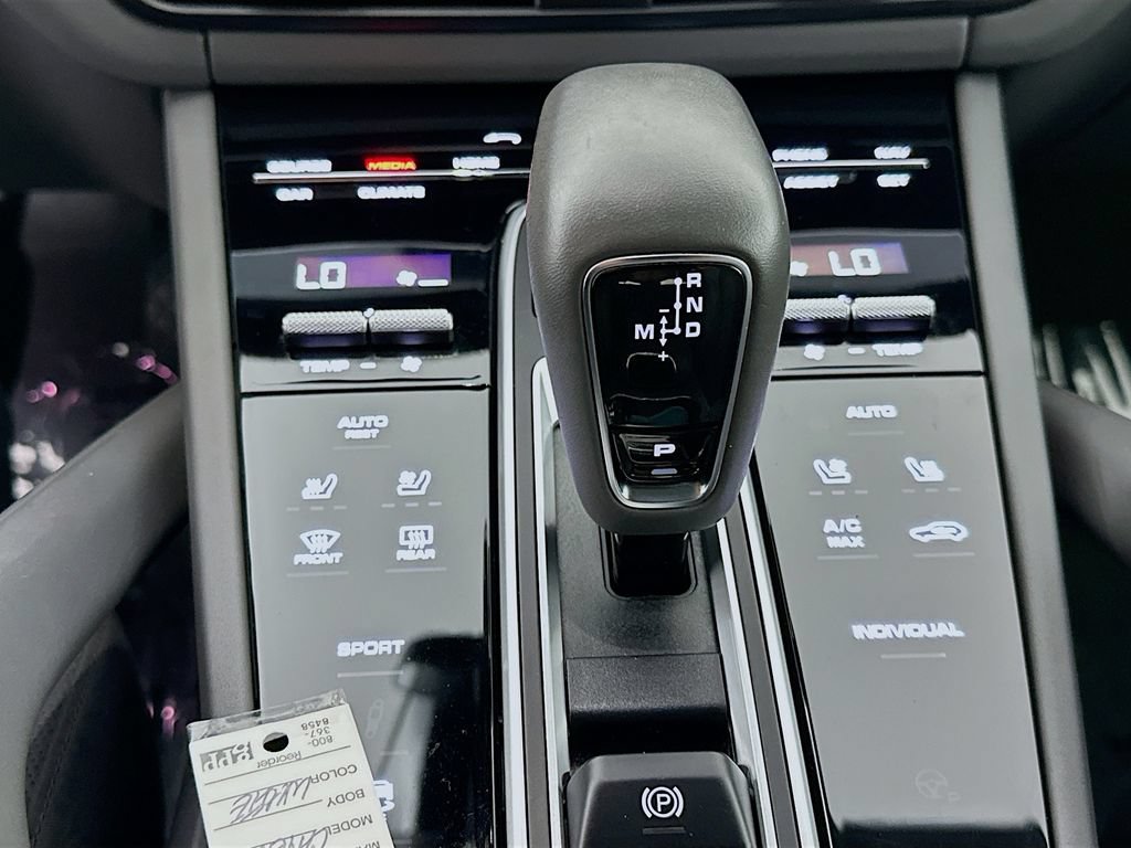 Certified 2022 Porsche Cayenne AWD/4WD image 19