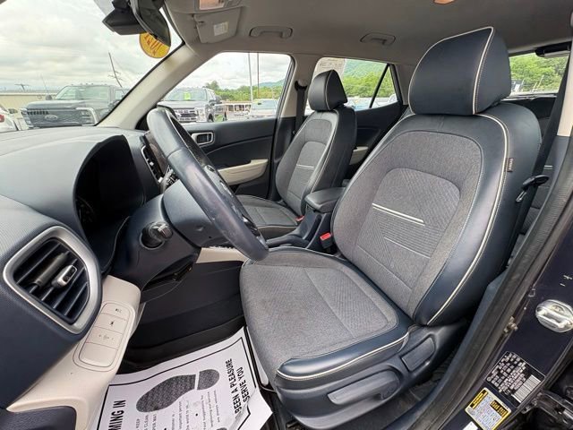 Used 2021 Hyundai Venue FWD image 30