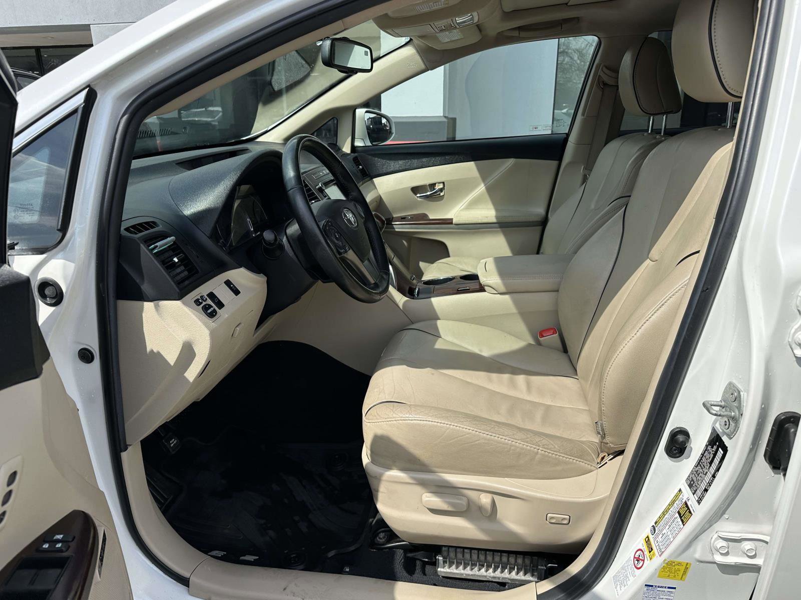 Used 2014 Toyota Venza XLE w/ XLE Premium Package image 16