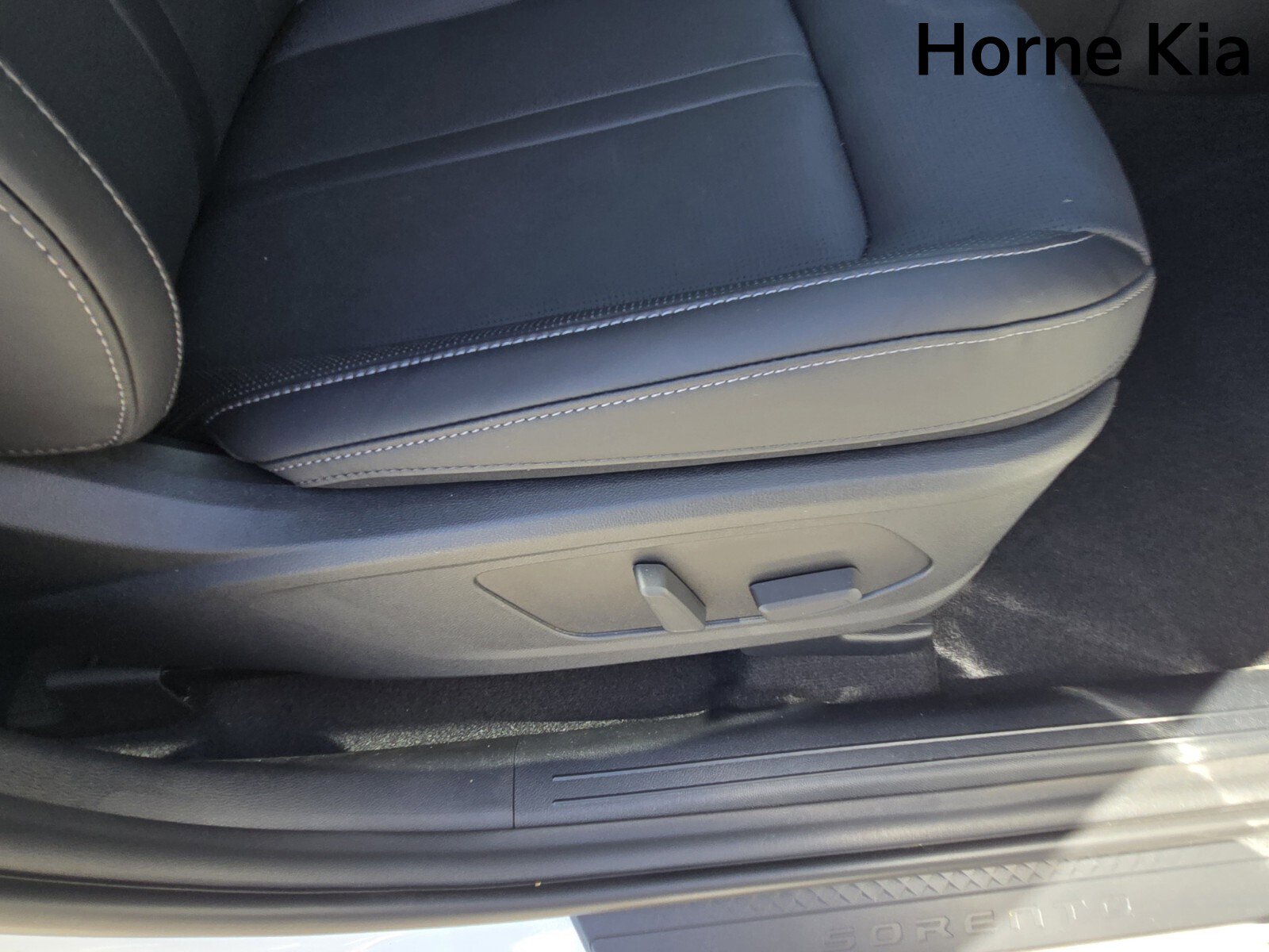 New 2025 Kia Sorento EX image 9