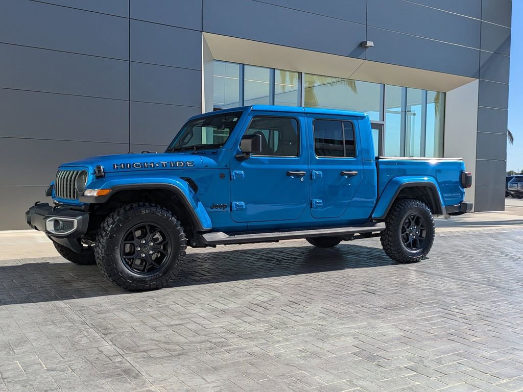 Used 2025 Jeep Gladiator Sport image 2