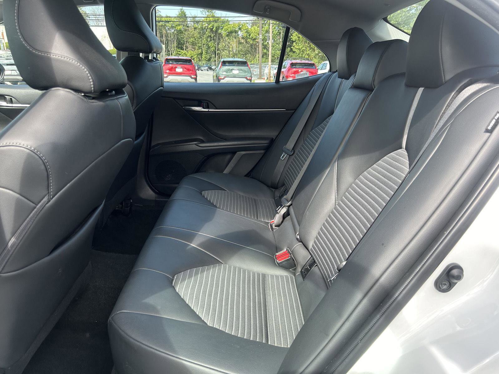 Used 2024 Toyota Camry SE image 8