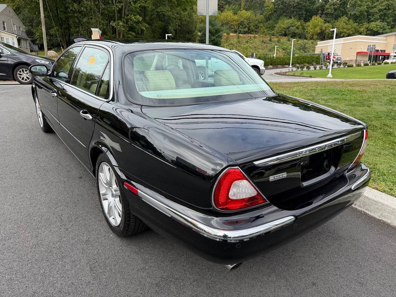 Used 2005 Jaguar XJ8 RWD image 4