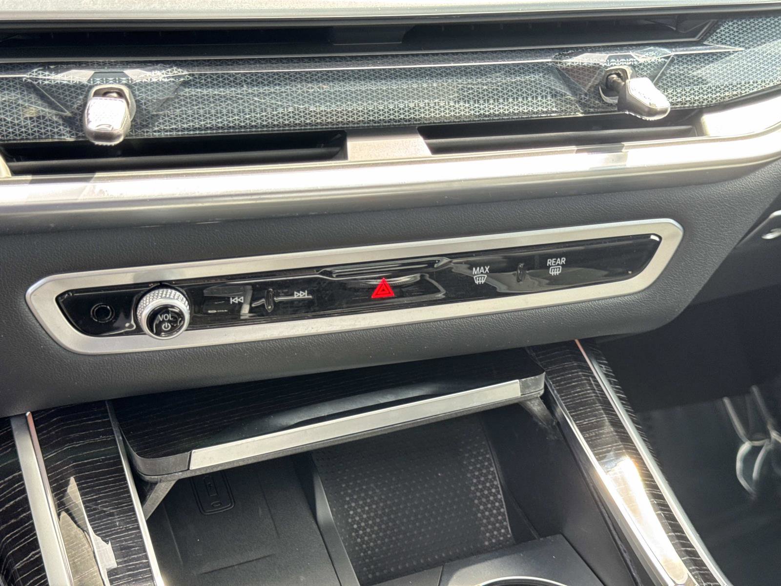 Used 2025 BMW X7 xDrive40i w/ M Sport Package image 25