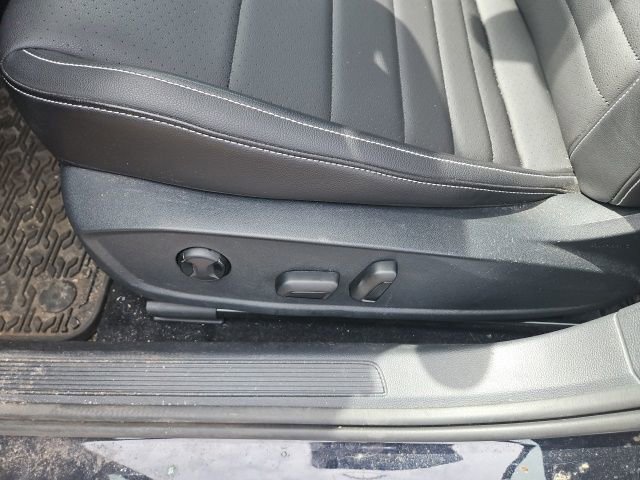 Used 2023 Volkswagen Jetta SE w/ Panoramic Sunroof Package FWD image 27