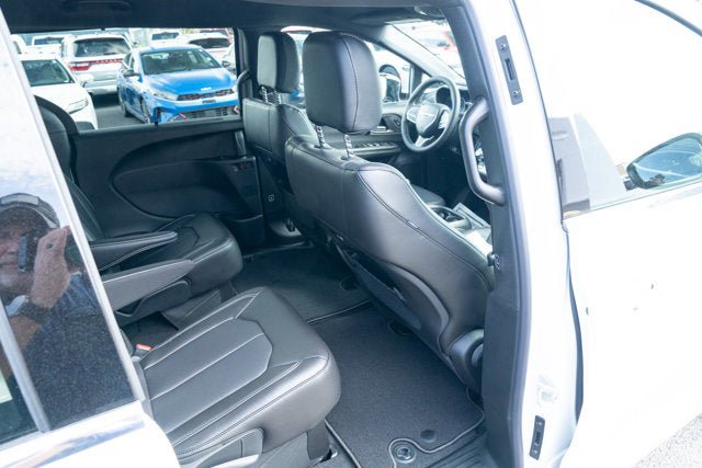 New 2026 Chrysler Pacifica Select image 36