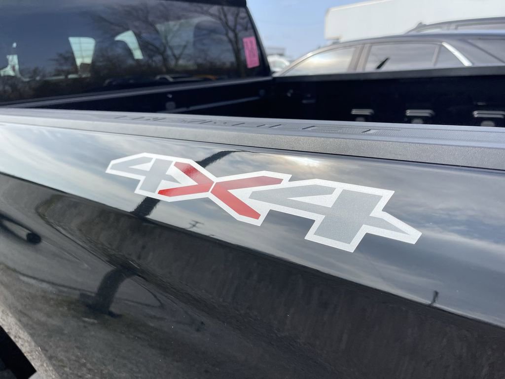 Used 2021 Chevrolet Silverado 1500 LT AWD/4WD image 4