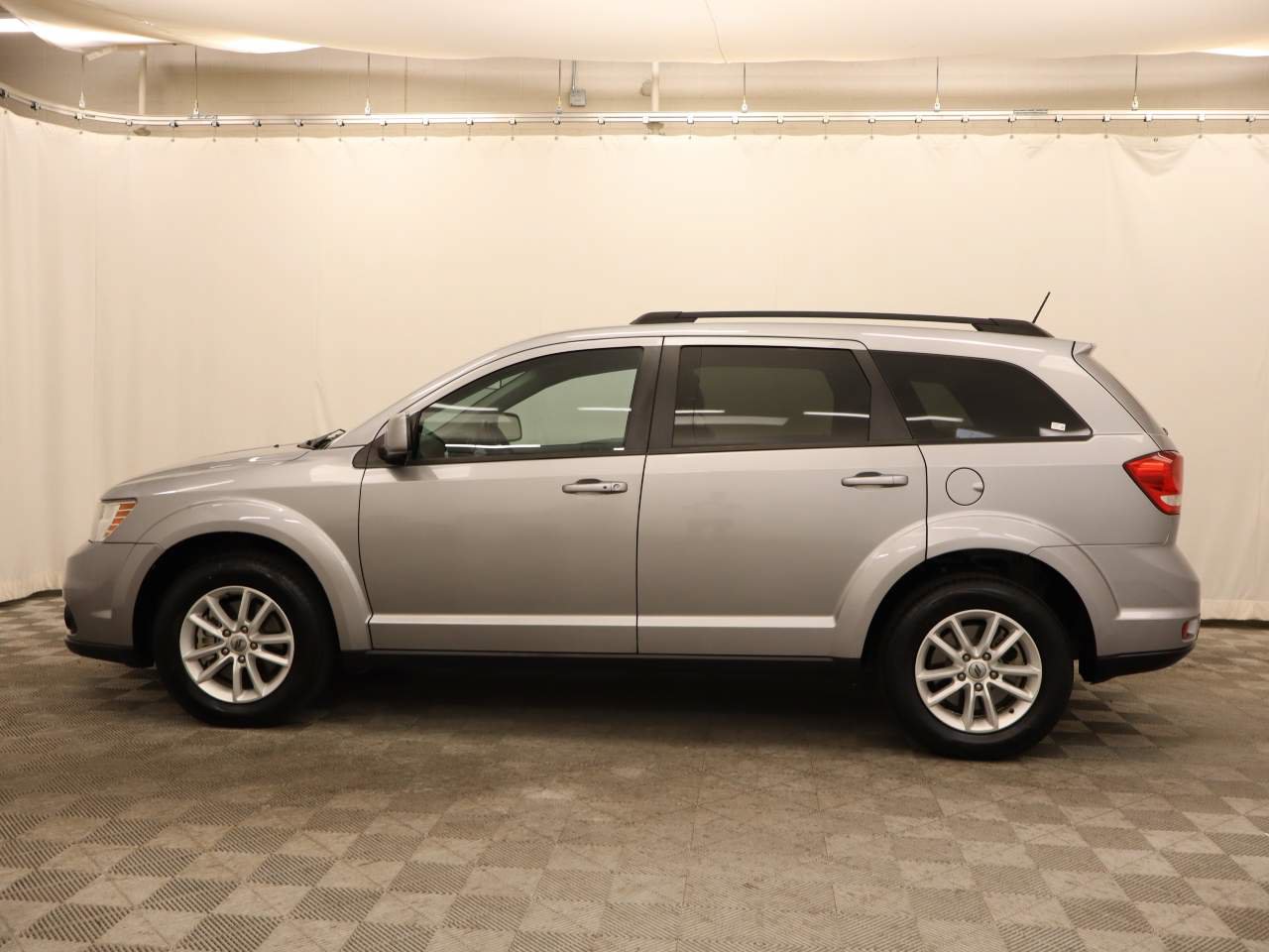 Used 2018 Dodge Journey SXT FWD image 2