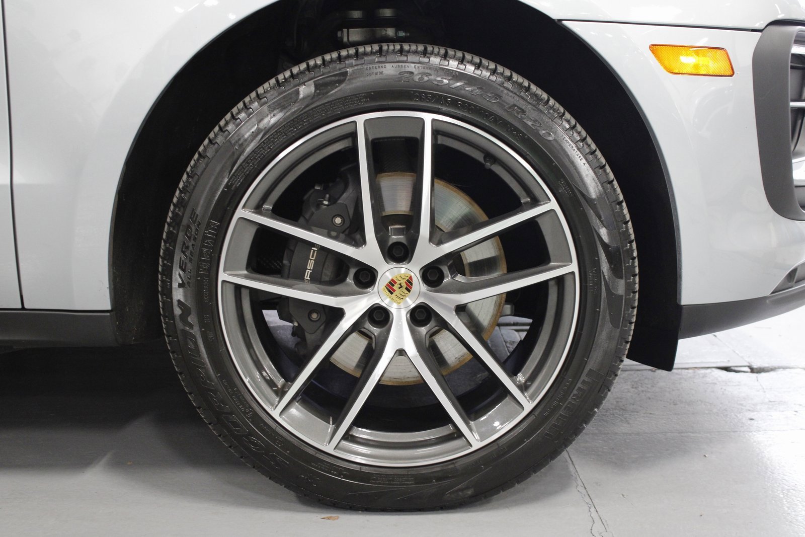 Certified 2025 Porsche Macan image 14