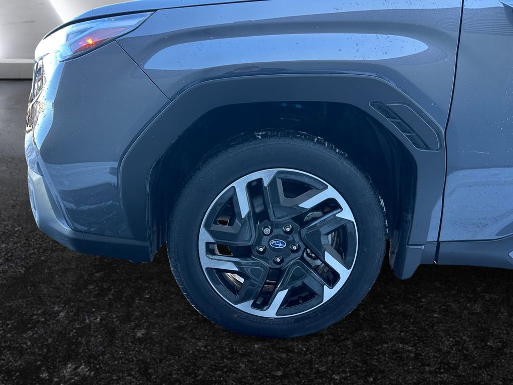Certified 2025 Subaru Forester Limited image 27