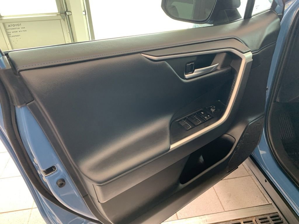 Used 2023 Toyota RAV4 XSE w/ XSE Grade Weather Package AWD/4WD image 4