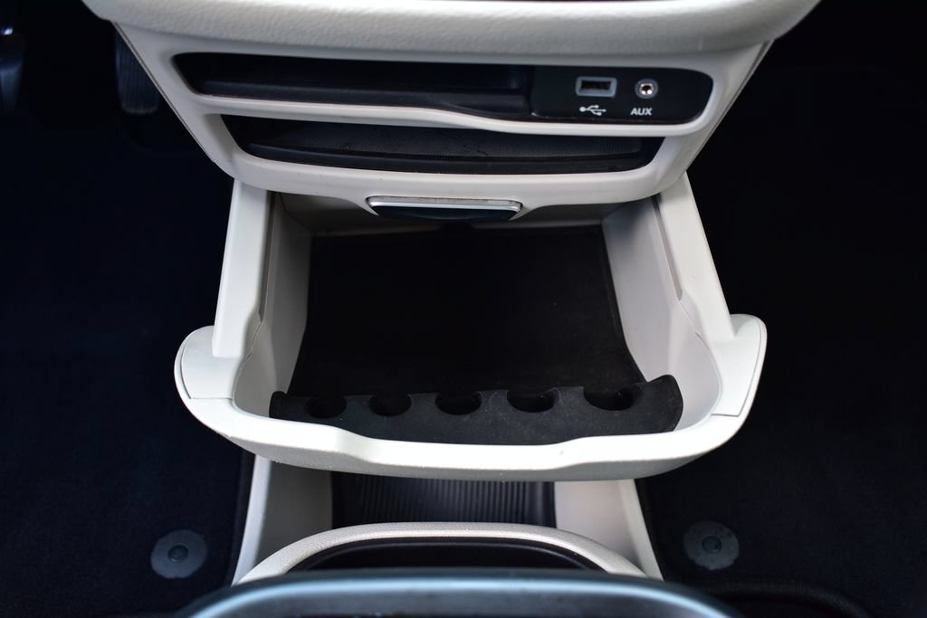 Used 2020 Chrysler Pacifica Limited FWD image 40