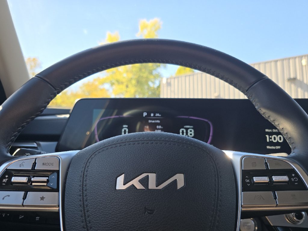 Used 2024 Kia Telluride LX FWD image 26