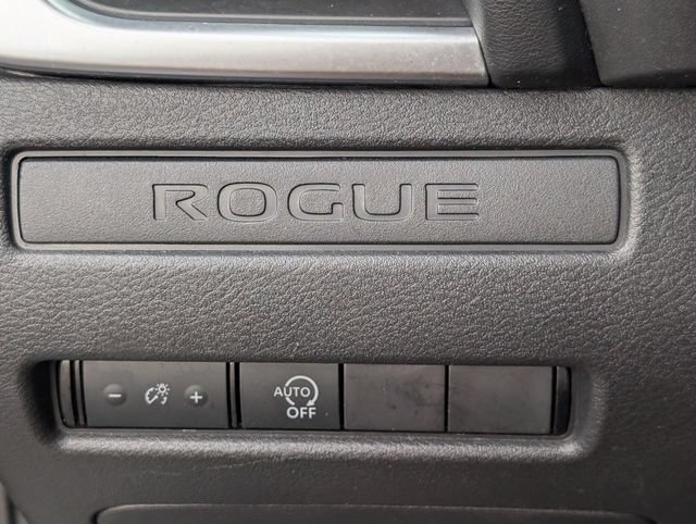 Used 2023 Nissan Rogue S AWD/4WD image 18