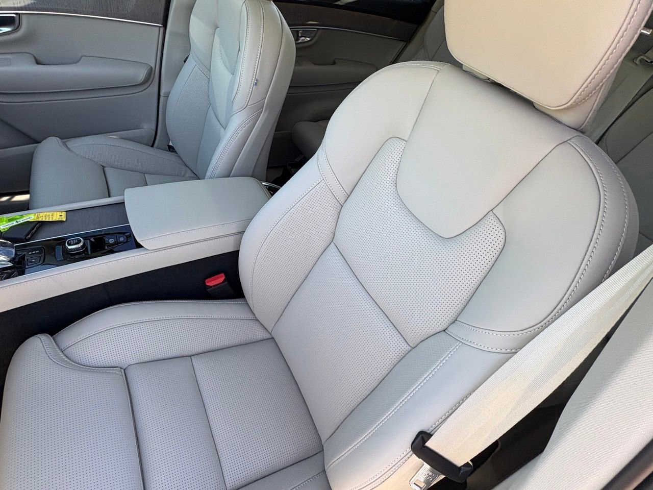 New 2026 Volvo XC90 B6 Ultra w/ Protection Package AWD/4WD image 18