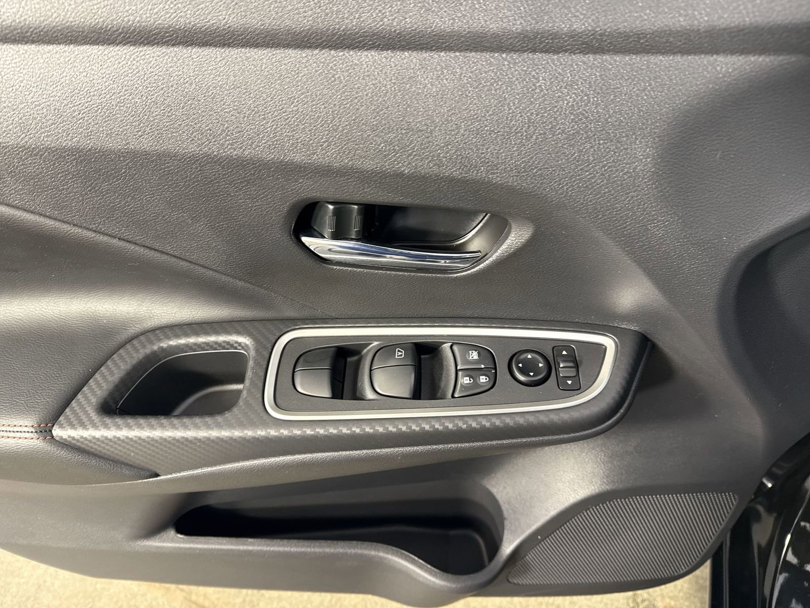 Certified 2025 Nissan Versa SR w/ Trunk Package image 19