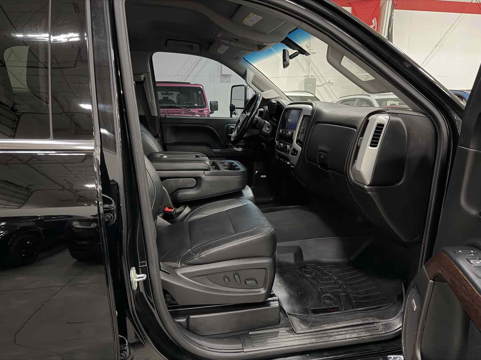 Used 2019 GMC Sierra 2500 SLT w/ Duramax Plus Package image 8