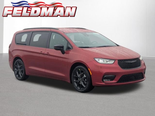 New 2026 Chrysler Pacifica Select