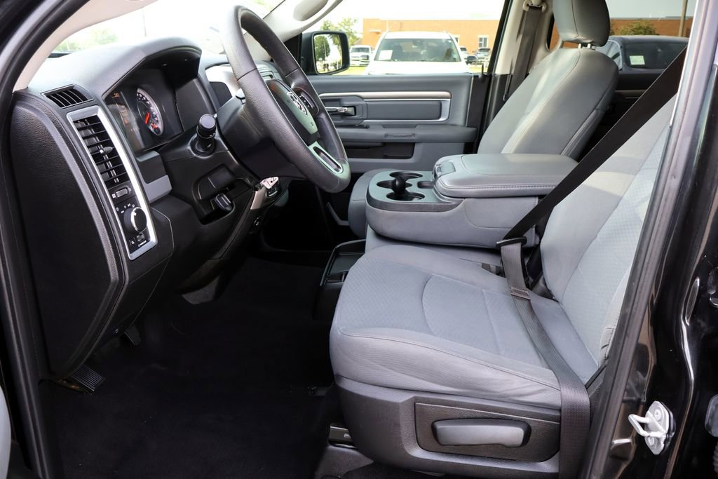 Used 2019 RAM 1500 Classic SLT AWD/4WD image 28