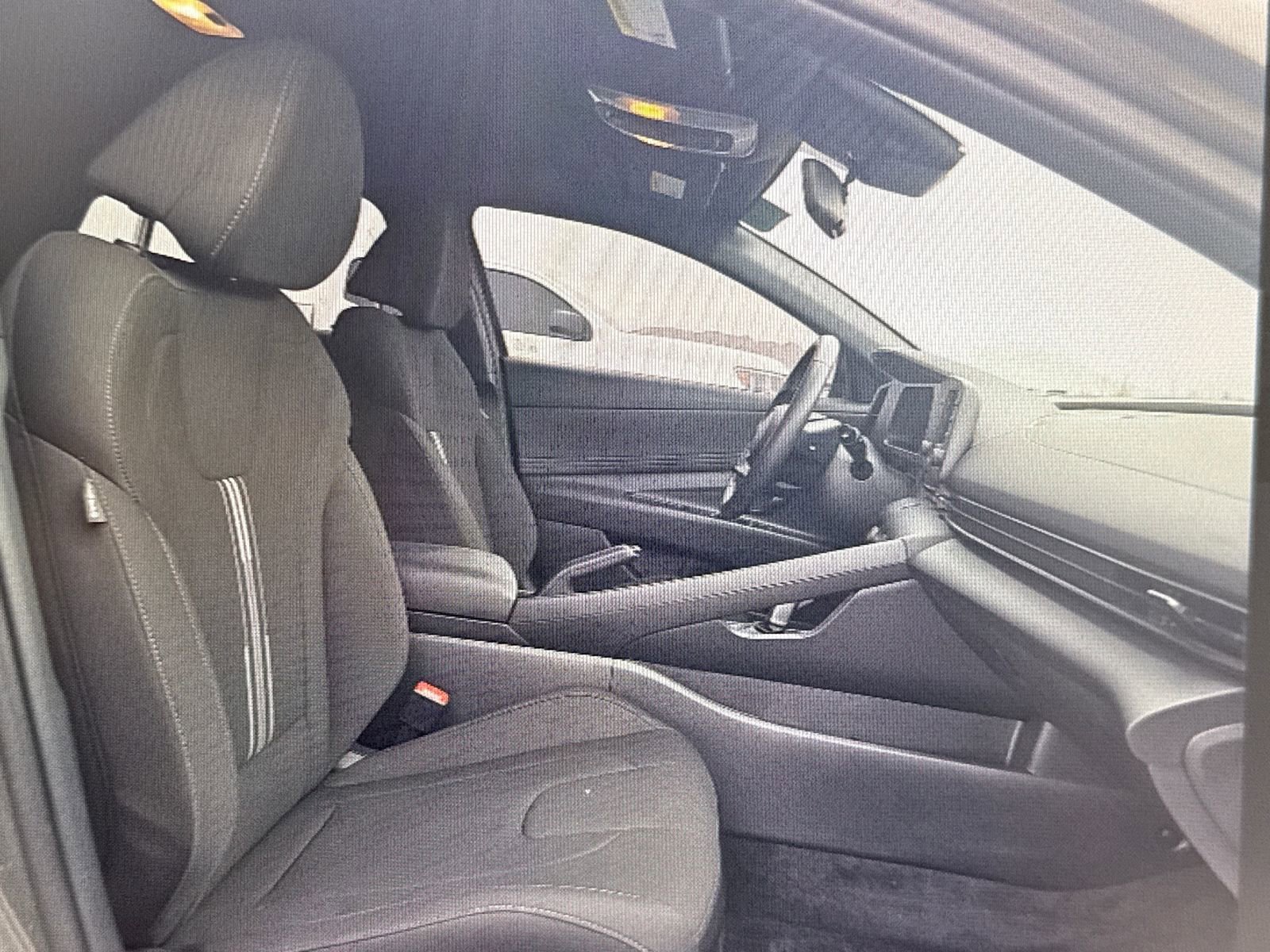 Used 2025 Hyundai Elantra Sport image 11