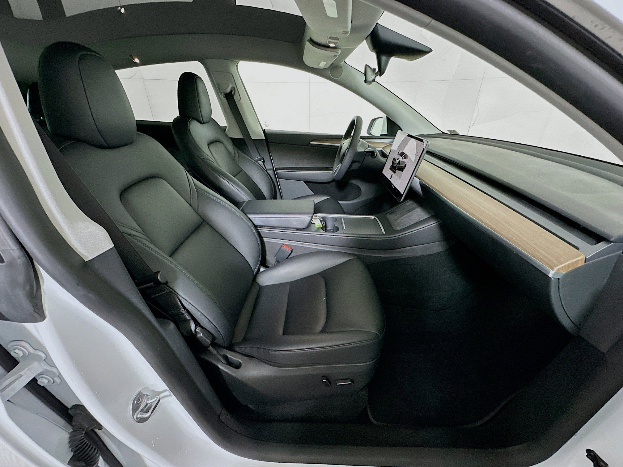 Used 2023 Tesla Model Y Long Range image 31