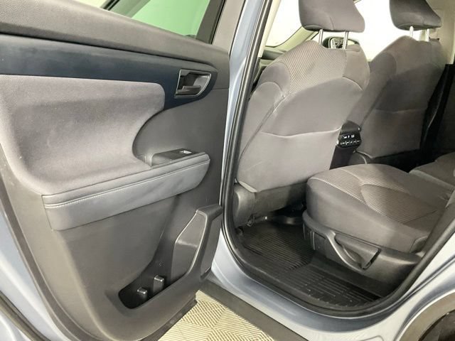 Used 2023 Toyota Highlander LE FWD image 15