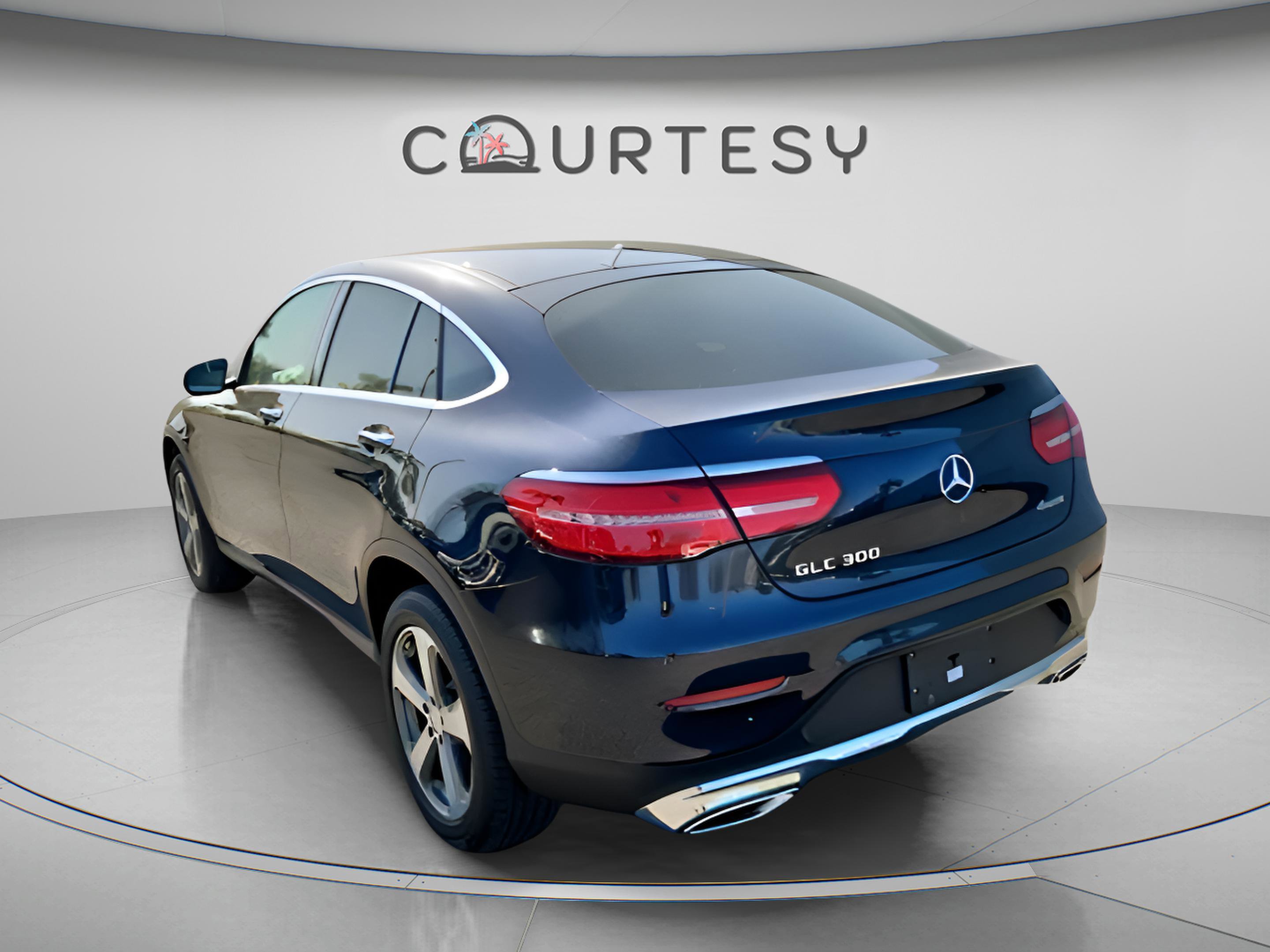 Used 2017 Mercedes-Benz GLC 300 4MATIC Coupe image 2