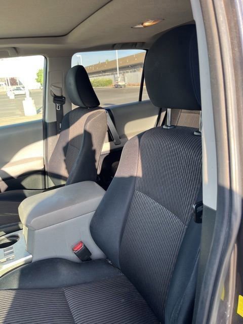 Used 2011 Toyota 4Runner SR5 w/ Convenience Pkg image 11