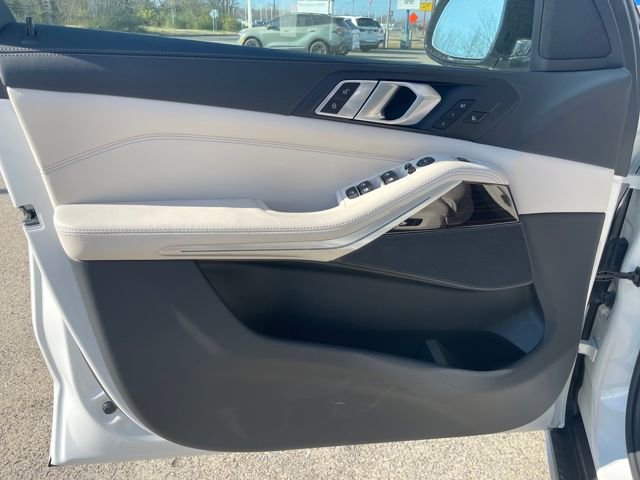 Used 2023 BMW X5 xDrive40i w/ Premium Package image 9