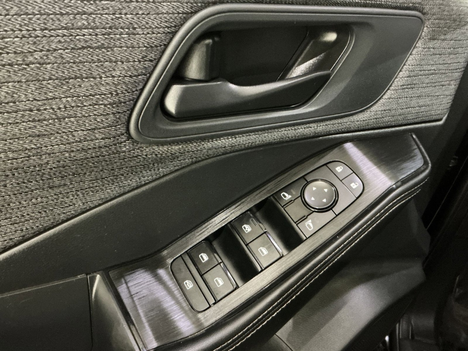 Used 2021 Nissan Rogue S image 23