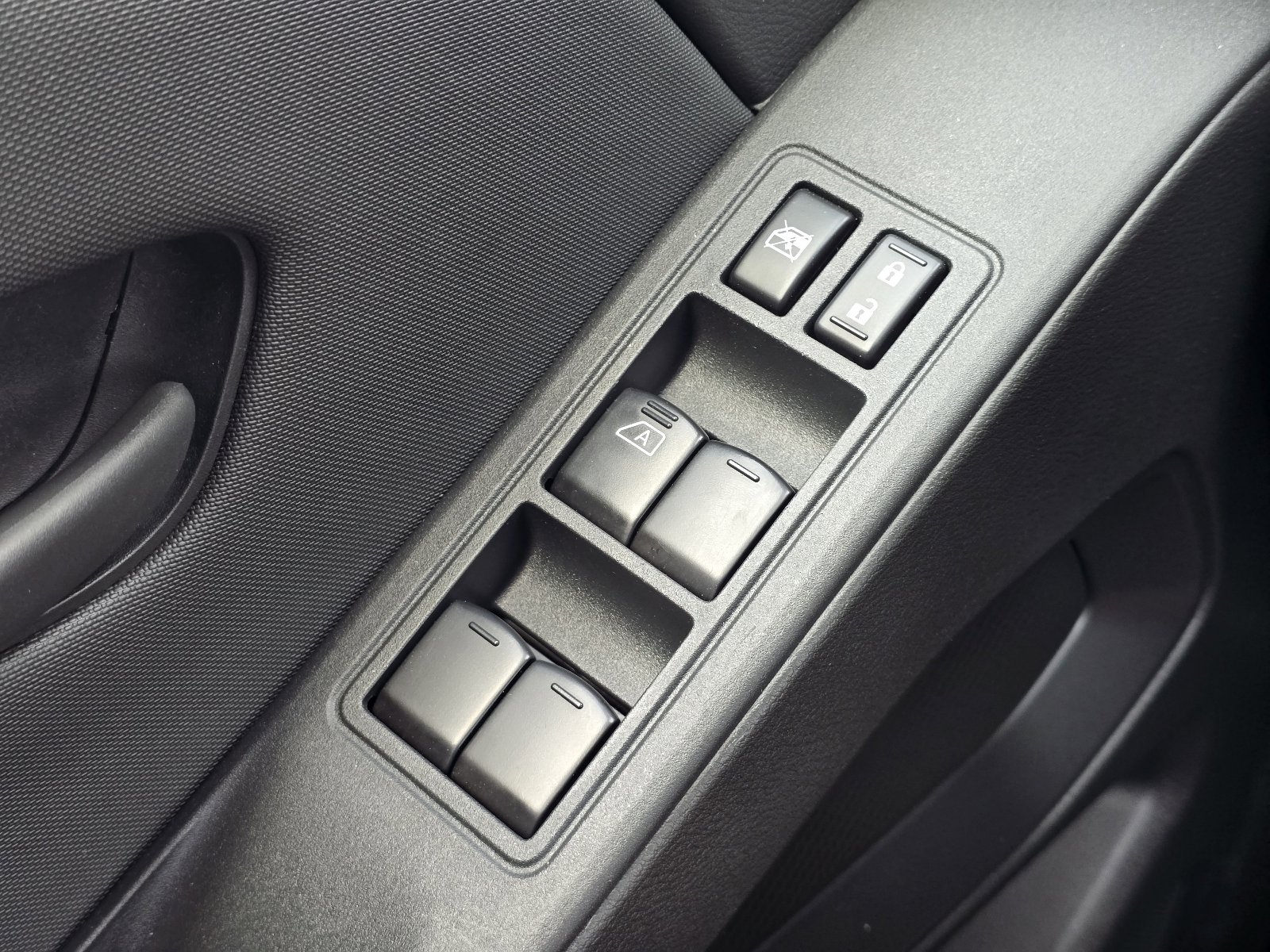 Certified 2024 Nissan Frontier S image 23