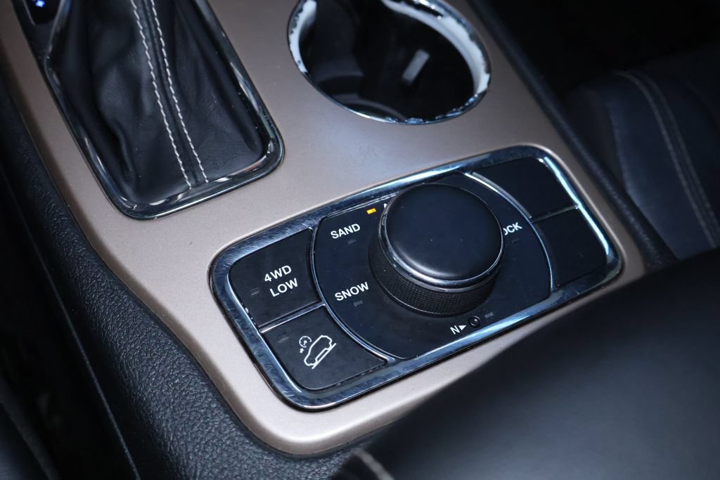 Used 2017 Jeep Grand Cherokee Limited w/ Luxury Group II AWD/4WD image 40