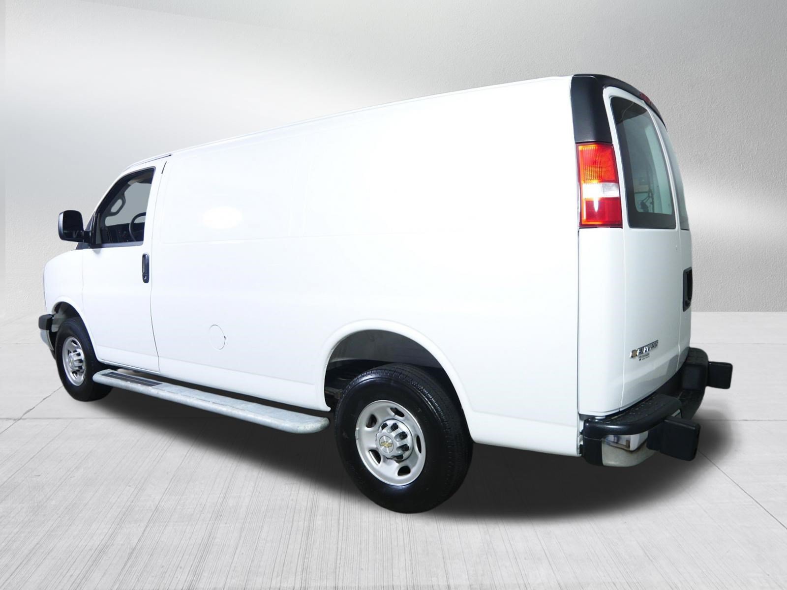 Used 2025 Chevrolet Express 2500 w/ Driver Convenience Package RWD image 5
