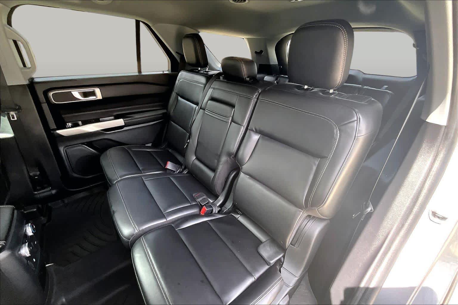 Used 2021 Ford Explorer XLT w/ Equipment Group 202A RWD image 18