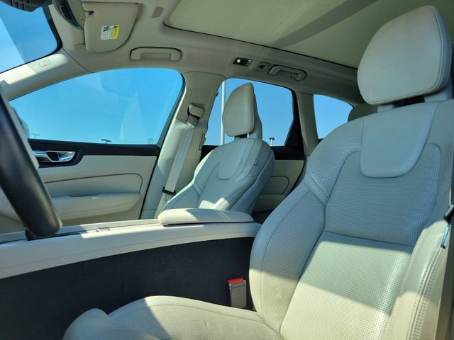 Used 2018 Volvo XC60 T6 Inscription w/ Luxury Seat Package image 18