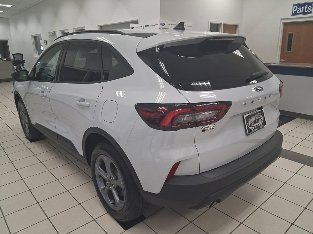 Used 2025 Ford Escape ST-Line AWD/4WD image 6